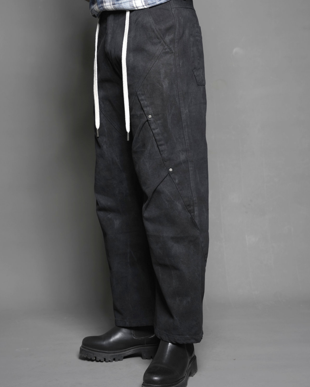 Rivet Sweatpant - Sunfaded Black