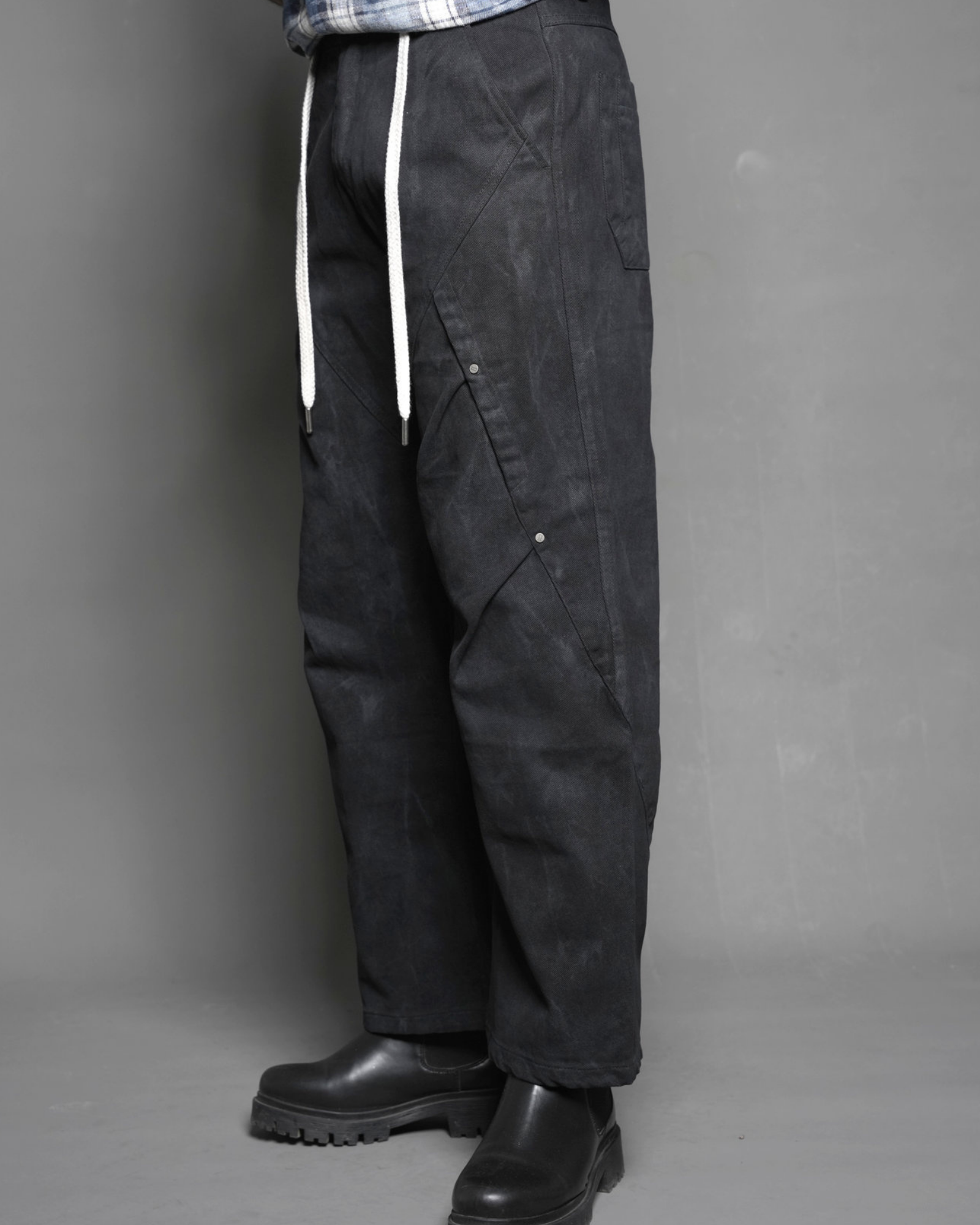 Rivet Sweatpant - Sunfaded Black