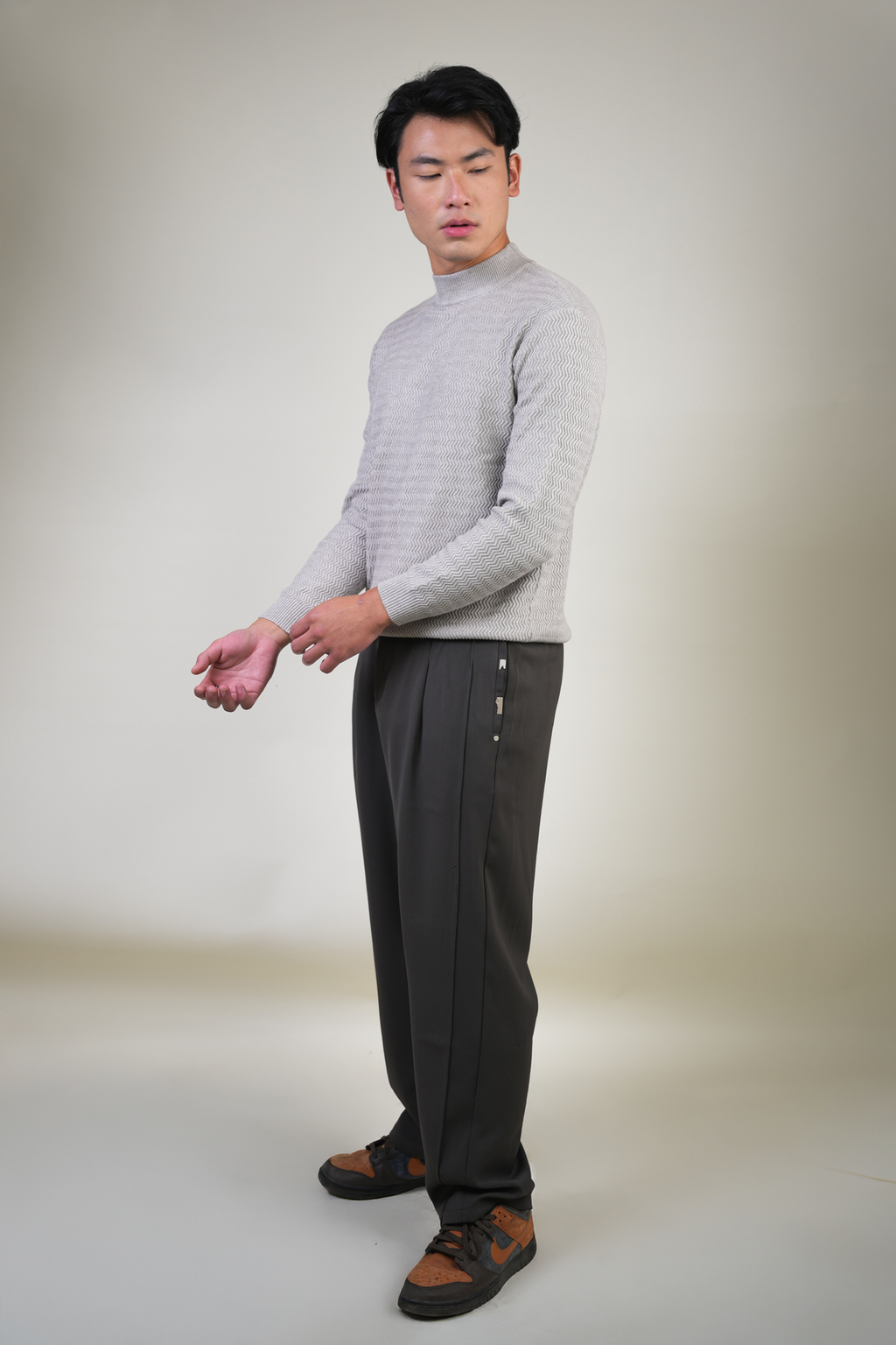 RELAXED-FIT BLACK DRAWSTRING PANTS